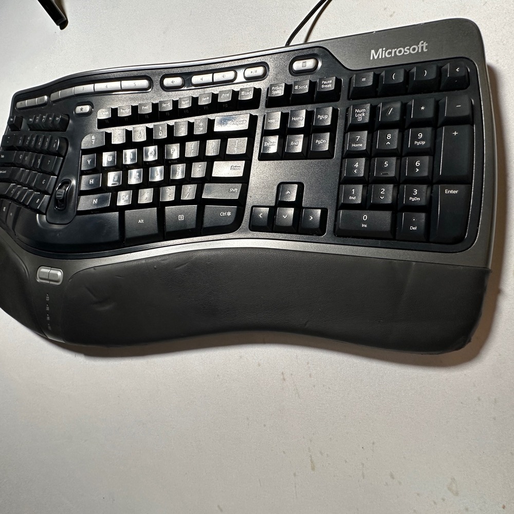 Microsoft Natural Ergonomic Keyboard 4000 v1.0 KU-0462 Wired USB Black